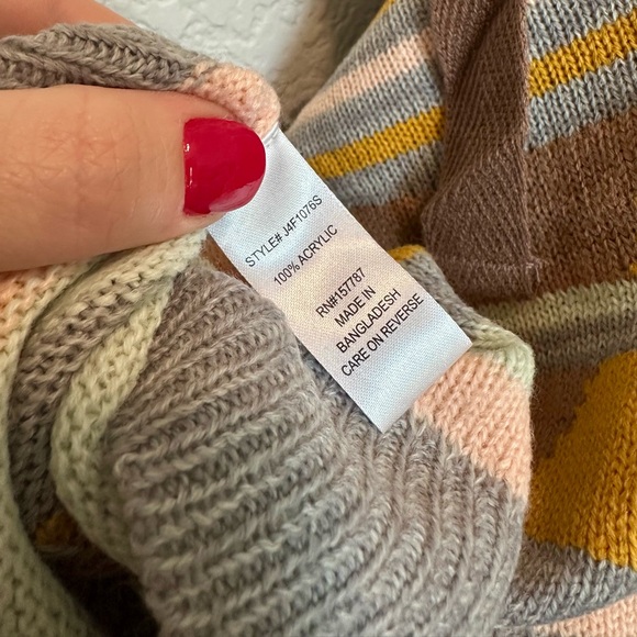 Urban Outfitters Boho Geometric Knit Crop Sweater - Trendy & Cozy - Picture 5 of 5